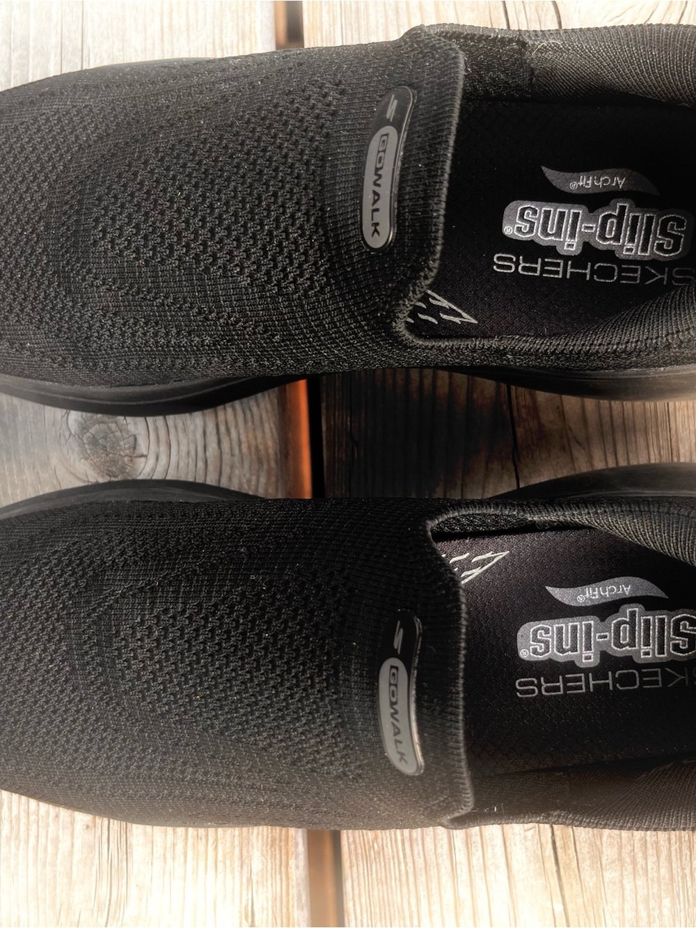 LIKE NEW Skechers Black Slip-On GOwalk Arch-Fit.